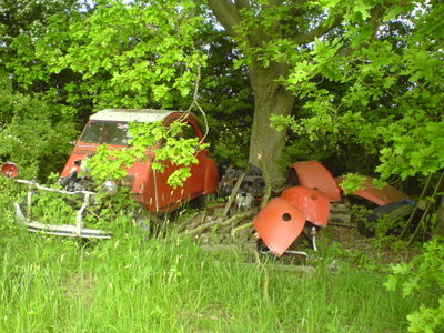 Cool 2cv photos-Peter Cross'paddock 005.JPG