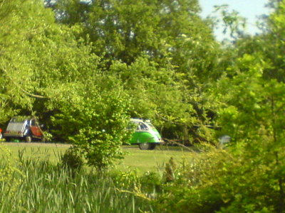 Cool 2cv photos-Peter Cross'paddock 014.JPG